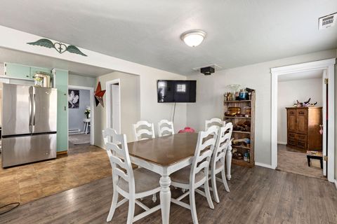 Tiny photo for 2817 Howard Avenue, Medford, OR 97501 (MLS # 220214316)