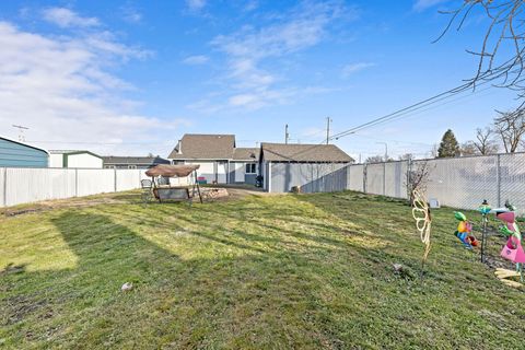 Tiny photo for 2817 Howard Avenue, Medford, OR 97501 (MLS # 220214316)