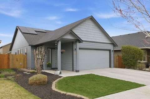 Photo of 3559 SW Pumice Place, Redmond, OR 97756 (MLS # 220219456)