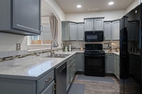 Tiny photo for 3559 SW Pumice Place, Redmond, OR 97756 (MLS # 220219456)