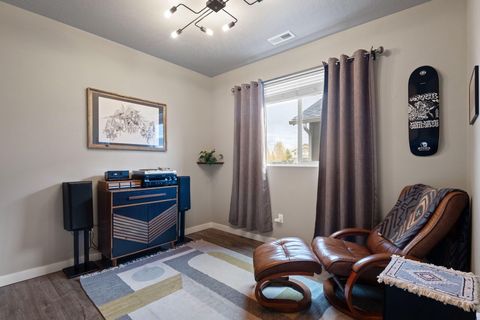 Tiny photo for 3559 SW Pumice Place, Redmond, OR 97756 (MLS # 220219456)