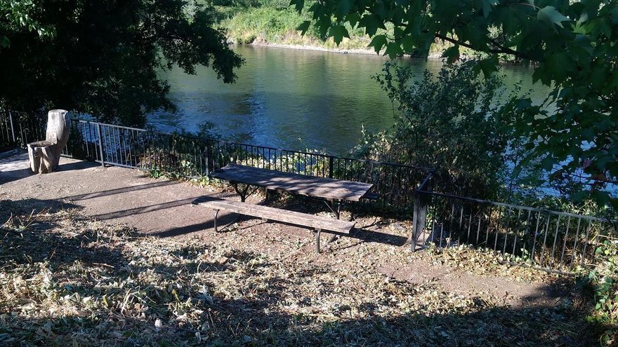 Spectacular Recreational spot on the River! Relax and enjoy your piece of the Rogue River! Sunning, fishing, rafting. Just bring your RV. Electric available to property. Gated with privacy fence.