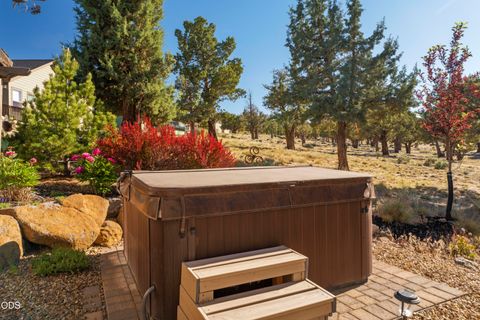 Tiny photo for 257 Highland Meadow Loop, Redmond, OR 97756 (MLS # 220223264)