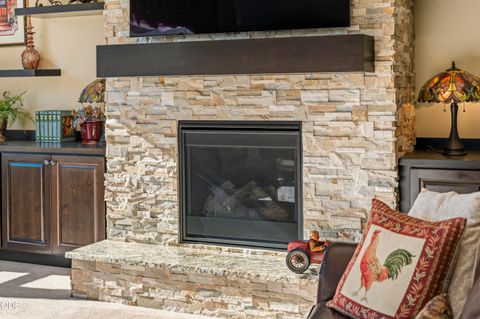 Tiny photo for 257 Highland Meadow Loop, Redmond, OR 97756 (MLS # 220223264)