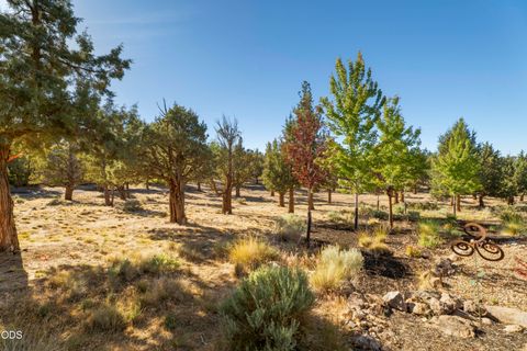 Tiny photo for 257 Highland Meadow Loop, Redmond, OR 97756 (MLS # 220223264)