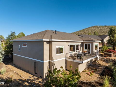 Tiny photo for 257 Highland Meadow Loop, Redmond, OR 97756 (MLS # 220223264)