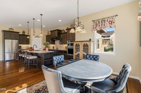 Tiny photo for 257 Highland Meadow Loop, Redmond, OR 97756 (MLS # 220223264)