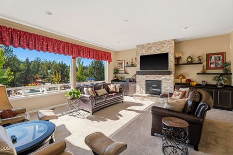 Tiny photo for 257 Highland Meadow Loop, Redmond, OR 97756 (MLS # 220223264)
