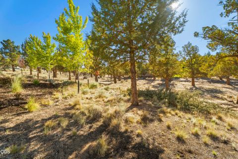 Tiny photo for 257 Highland Meadow Loop, Redmond, OR 97756 (MLS # 220223264)