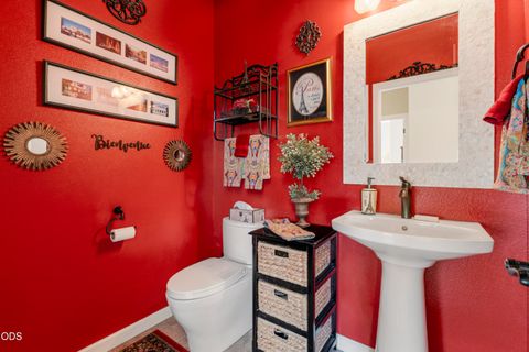 Tiny photo for 257 Highland Meadow Loop, Redmond, OR 97756 (MLS # 220223264)