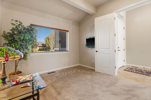 Tiny photo for 257 Highland Meadow Loop, Redmond, OR 97756 (MLS # 220223264)