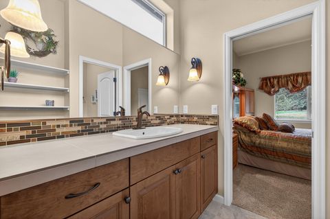 Tiny photo for 785 Ribbon Falls Road, Redmond, OR 97756 (MLS # 220219347)