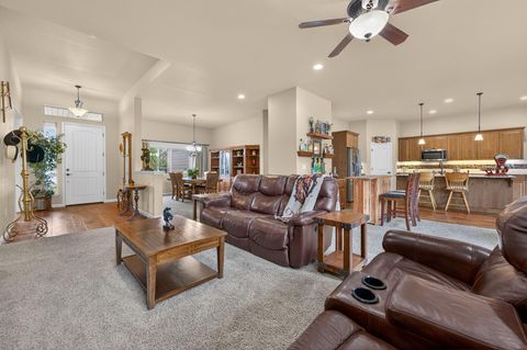 Tiny photo for 785 Ribbon Falls Road, Redmond, OR 97756 (MLS # 220219347)