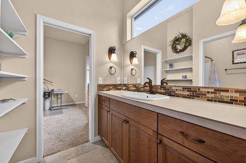 Tiny photo for 785 Ribbon Falls Road, Redmond, OR 97756 (MLS # 220219347)