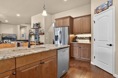 Tiny photo for 785 Ribbon Falls Road, Redmond, OR 97756 (MLS # 220219347)