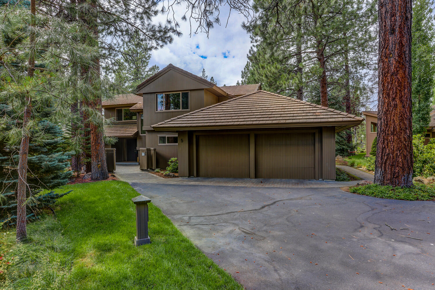 Fairway Point Villag - Residential