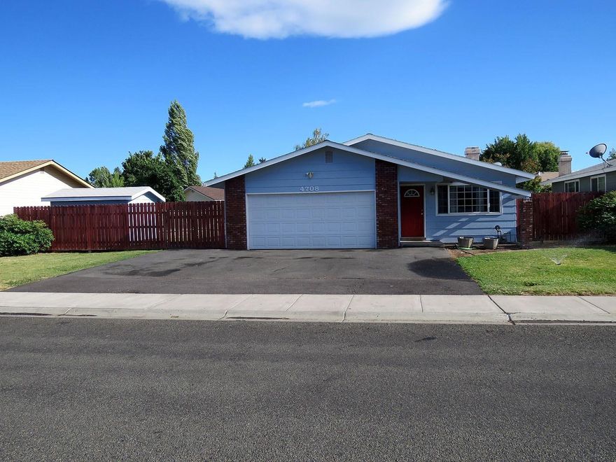 This little number is ideal for first time buyer or rental property, large drive way, 2 car garage, patio off kitchen, natural gas forced air, washer / dryer off kitchen.