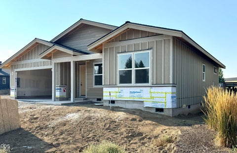Photo of 351 E Diamond Peak Avenue, Sisters, OR 97759 (MLS # 220227967)