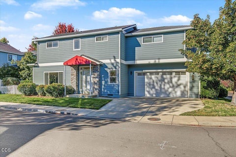 Photo of 368 Meadow Drive, Ashland, OR 97520 (MLS # 220229321)