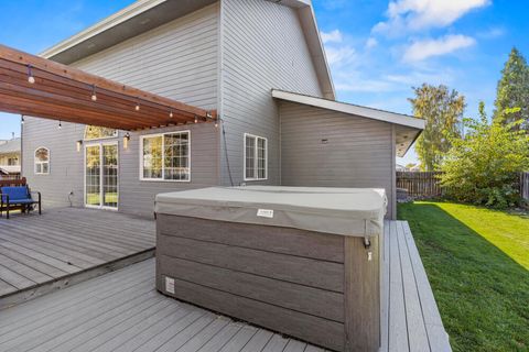 Tiny photo for 6409 Harlan Drive, Klamath Falls, OR 97603 (MLS # 220211088)