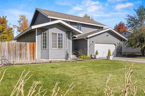 Tiny photo for 6409 Harlan Drive, Klamath Falls, OR 97603 (MLS # 220211088)