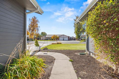 Tiny photo for 6409 Harlan Drive, Klamath Falls, OR 97603 (MLS # 220211088)