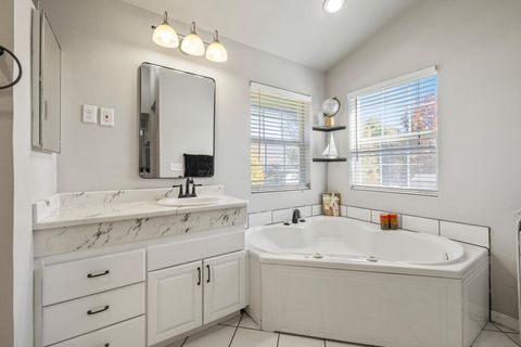 Tiny photo for 6409 Harlan Drive, Klamath Falls, OR 97603 (MLS # 220211088)