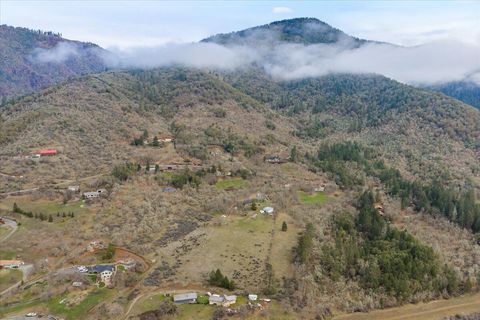 Tiny photo for 872 Scott Drive, Grants Pass, OR 97527 (MLS # 220217598)