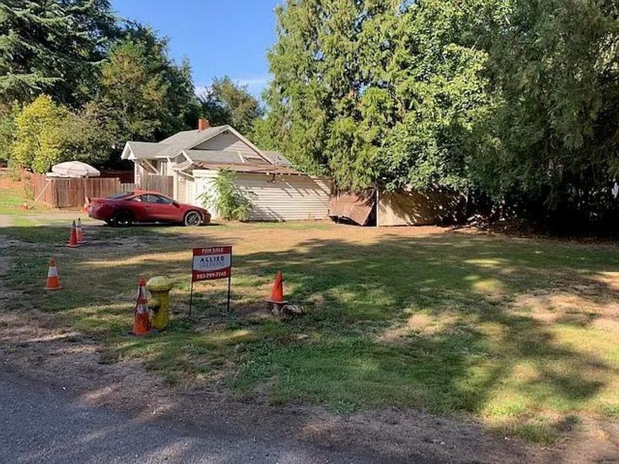 Charming 1 bedroom 1 bath starter home on large lot with trees. Great potential for new construction this lot is set in a very nice neighborhood and near transit and shopping. Minutes from downtown Milwaukie and Portland.