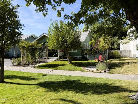 Photo of 1018 N Eldorado Avenue, Klamath Falls, OR 97601 (MLS # 220229421)