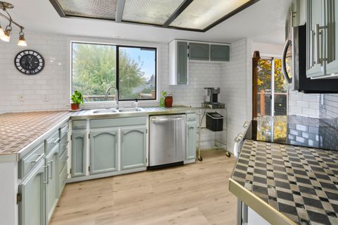 Tiny photo for 2327 Derry Court, Medford, OR 97504 (MLS # 220212141)