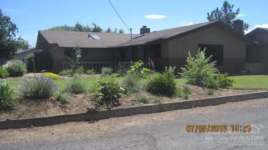 This home and property has the 'classic central Oregon Mtn (4) views'. Very nice covered patios to enjoy the views. Older home is in excellent condition with an extra large family room. Right next to park and walking trails. Included in the price is an extra buildable lot to the west.