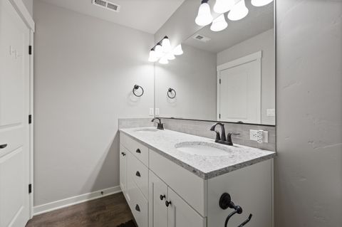 Tiny photo for 3131 SW 28th Street, Redmond, OR 97756 (MLS # 220216987)