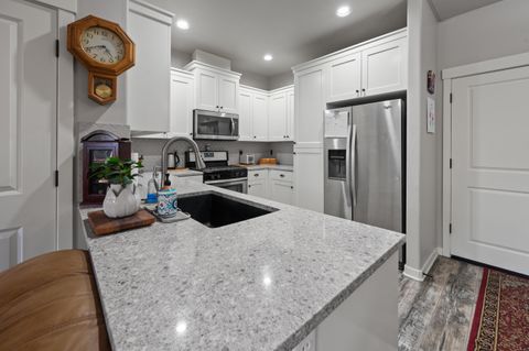 Tiny photo for 3131 SW 28th Street, Redmond, OR 97756 (MLS # 220216987)