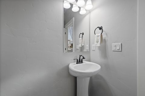 Tiny photo for 3131 SW 28th Street, Redmond, OR 97756 (MLS # 220216987)