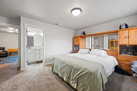 Tiny photo for 3131 SW 28th Street, Redmond, OR 97756 (MLS # 220216987)