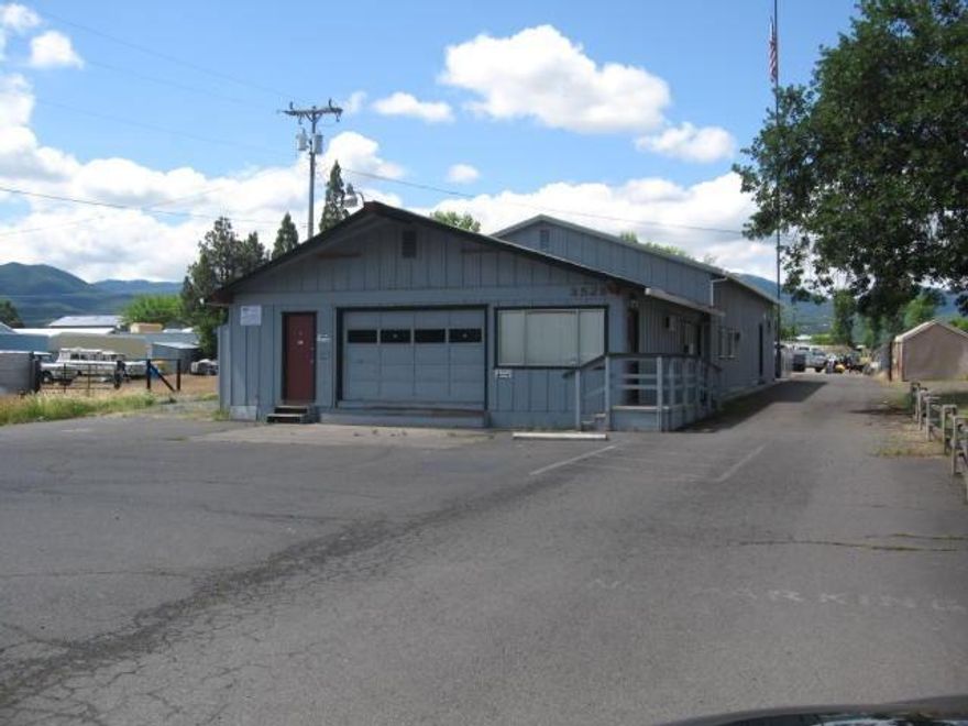 Exceptional frontage with high traffic, high visibility. Dedicated Monument sign in place. This 2800+ square foot commercial building is perfect for retail, office, or distribution, or any combination of the 3 uses. Large parking area in the front as well as side and front roll up doors. Building appears to be well kept. Priced to sell.