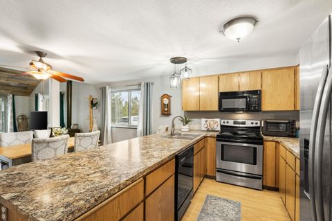 Tiny photo for 55065 Marten Lane, Bend, OR 97707 (MLS # 220213027)