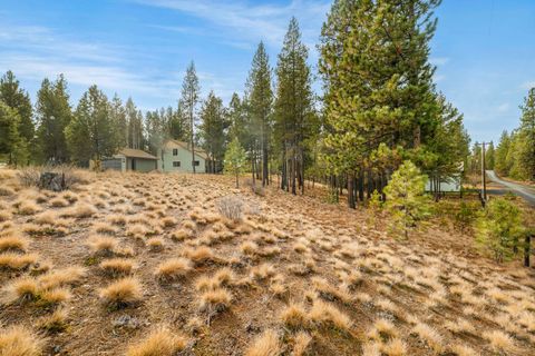 Tiny photo for 55065 Marten Lane, Bend, OR 97707 (MLS # 220213027)