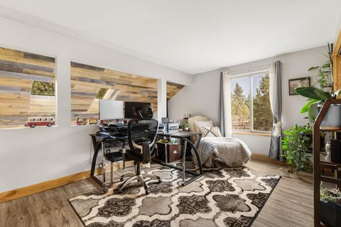 Tiny photo for 55065 Marten Lane, Bend, OR 97707 (MLS # 220213027)