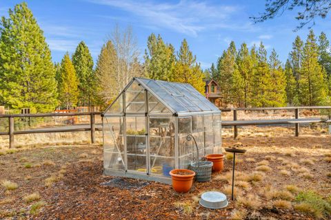 Tiny photo for 55065 Marten Lane, Bend, OR 97707 (MLS # 220213027)