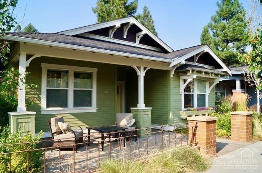 Darling Northwest Crossing cottage very close to the restaurants, shops, farmers market and park. Check out the double car garage PLUS a third toy storage with overhead door. This single level home has Fir doors throughout and 2 lovely patios for your outdoor enjoyment. A must see in NWX.