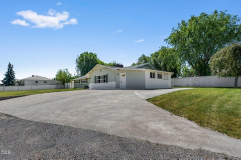 Tiny photo for 630 NE Loper Avenue NE, Prineville, OR 97754 (MLS # 220223683)