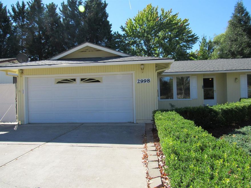 Welcome home! Don't miss out on this East Medford cutie! 1554 sq ft, 3/2, fresh interior and exterior paint, nicely updated w/ fixtures, flooring, windows and doors, stainless steel kitchen appliances, kitchen cabinets with pull out shelves and lazy Susan. W/D included in sale. Low maintenance front yard, great backyard with cedar planter boxes, equipment shed, potting shed and large freshly stained and covered deck. RV parking with power, close to RRMC, schools and shopping, built in 1982. Tour today!