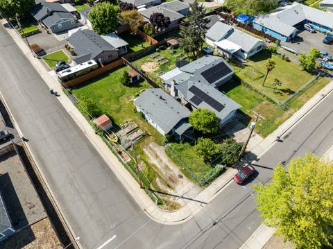 Tiny photo for 2651 Howard Avenue, Medford, OR 97501 (MLS # 220219851)