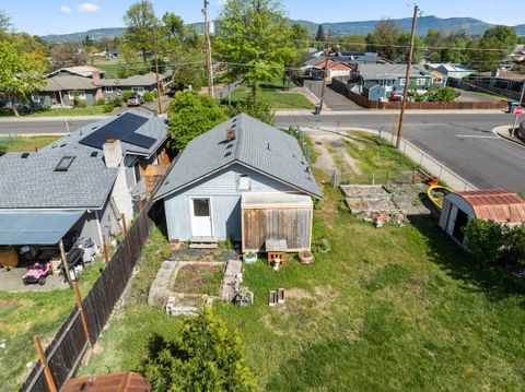 Tiny photo for 2651 Howard Avenue, Medford, OR 97501 (MLS # 220219851)