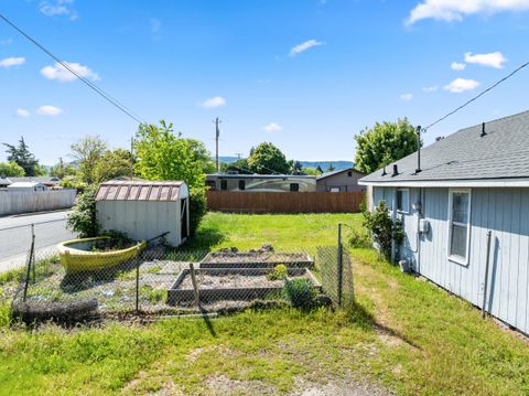 Tiny photo for 2651 Howard Avenue, Medford, OR 97501 (MLS # 220219851)