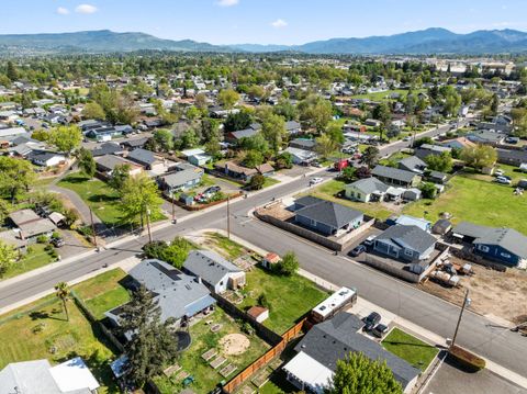 Tiny photo for 2651 Howard Avenue, Medford, OR 97501 (MLS # 220219851)