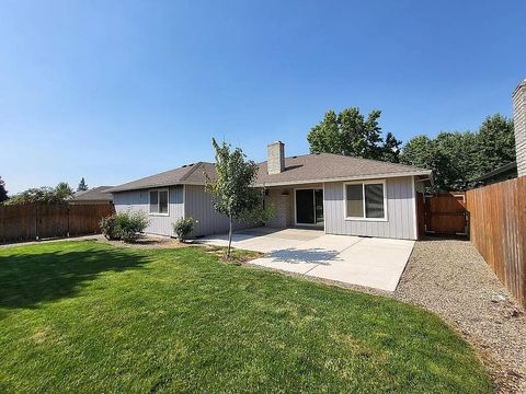 Tiny photo for 2926 Shasta Drive, Medford, OR 97504 (MLS # 220211448)