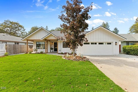 Photo of 335 Yew Wood Drive, Shady Cove, OR 97539 (MLS # 220229116)
